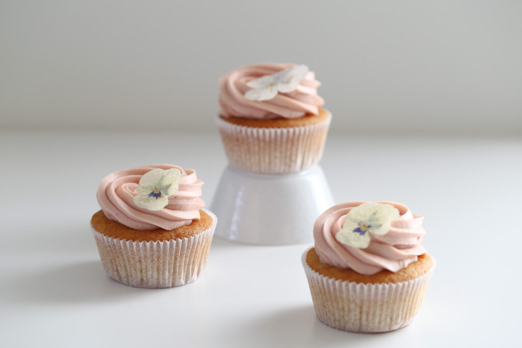 Jordbær og rabarbra cupcakes